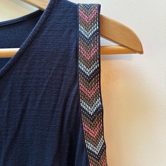 W5 Navy Sleeveless Top with Multicolor Chevron Trim – Size L - Picture 4 of 5